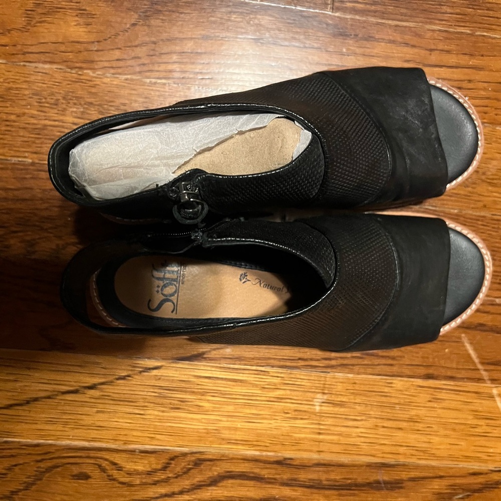 Sofft Black Textured Peep-Toe Mules - Picture 4 of 6
